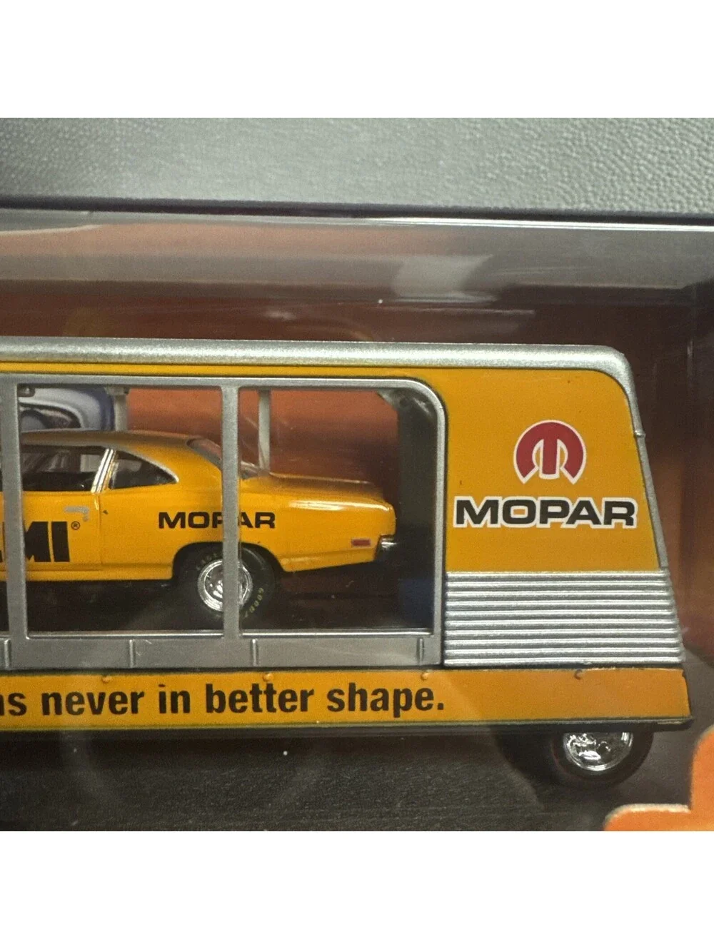 1:64 M2 Machines Auto-Haulers 1957 Dodge COE & 1969 Barracuda Road Runner Orange